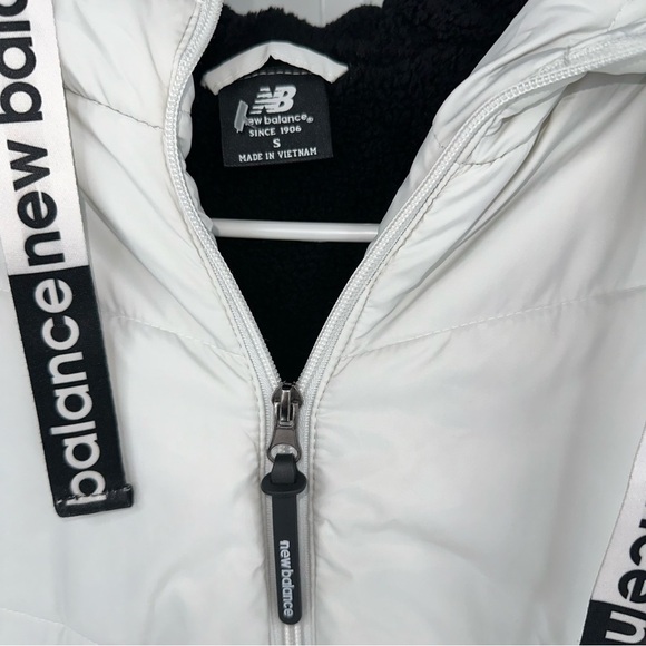 New Balance Women’s White Puffer Jacket Size S New with tags - Picture 2 of 10